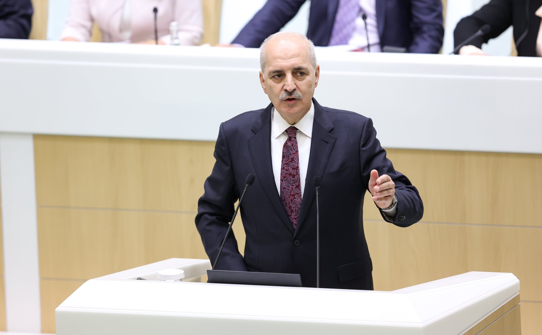 Председатель Великого национального собрания Турции Нуман Куртулмуш