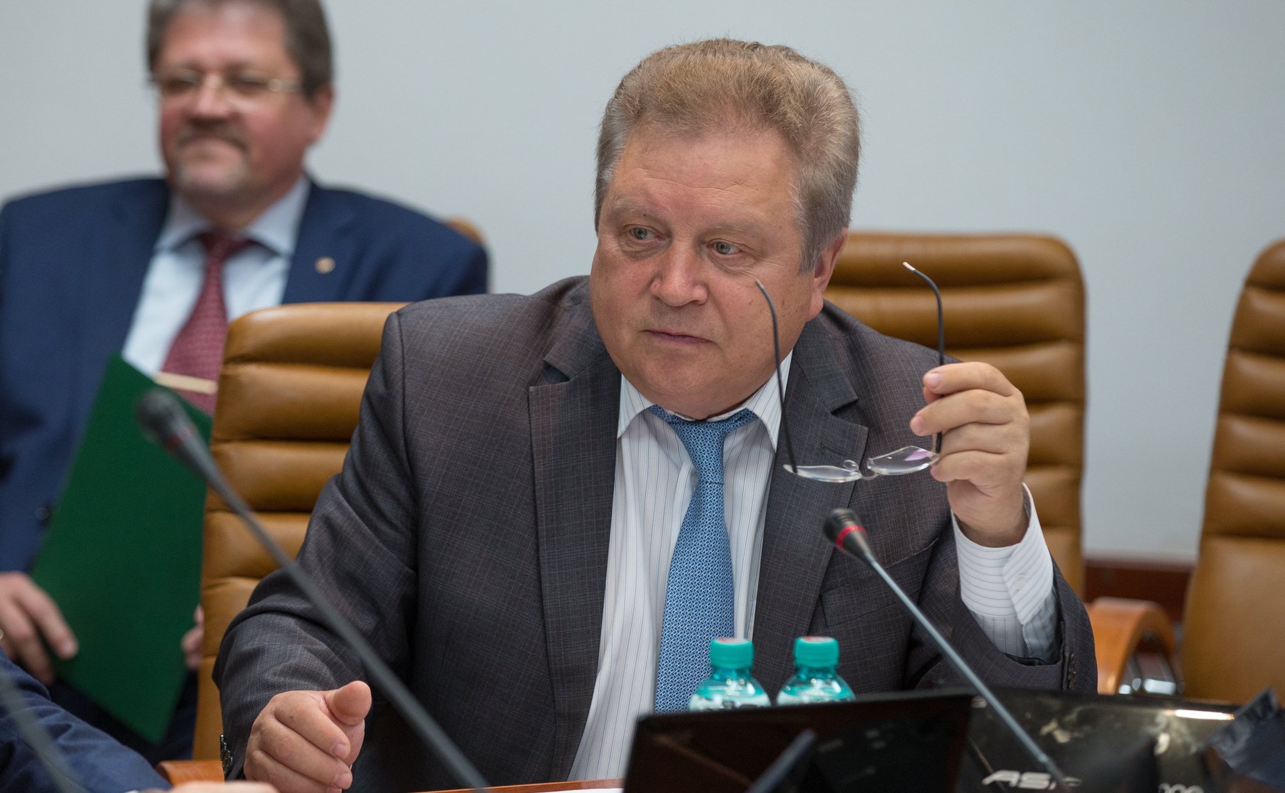 Е. Серебренников