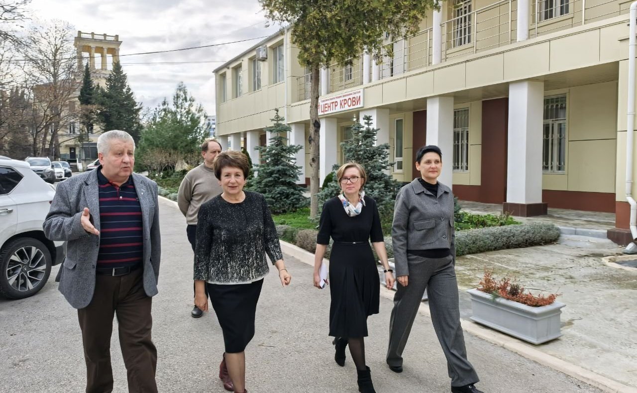 Екатерина Алтабаева в ходе работы в регионе побывала в Севастопольском центре крови