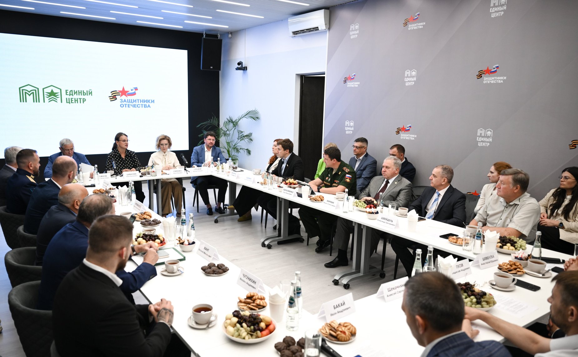 Инна Святенко и Сергей Карякин приняли участие в открытии шахматного клуба и совещании «Вовлечение участников СВО в физическую культуру и спорт»