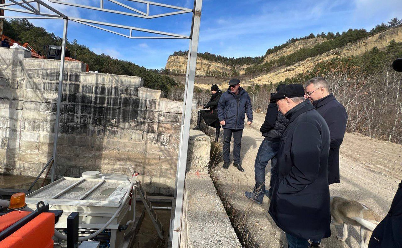 Анатолий Артамонов совершил рабочую поездку в Кавминводы и посетил строительные площадки социальных объектов Кисловодска