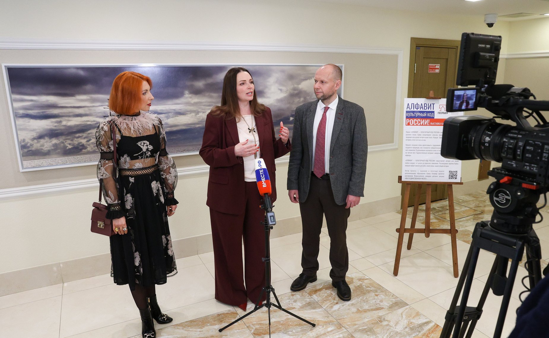 Церемония открытия выставки работ художника из Нижнего Новгорода А. Клейнер, наставника победителя Всероссийского конкурса детского рисунка «Жизнь, деленная на граммы»