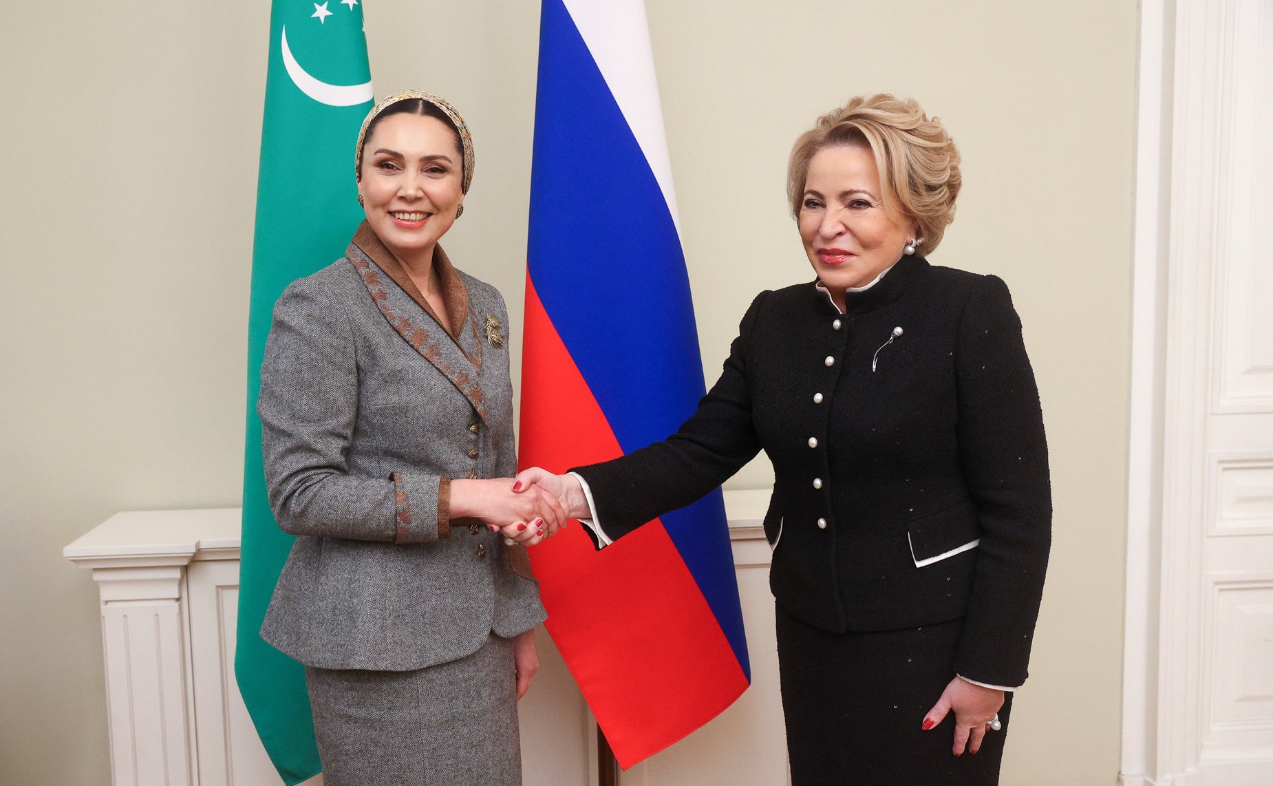 Встреча Председателя Совета Федерации Валентины Матвиенко и Огулджахан Атабаевой, возглавляющей делегацию Туркменистана на проходящем в Санкт-Петербурге Форуме «Содружество моды»