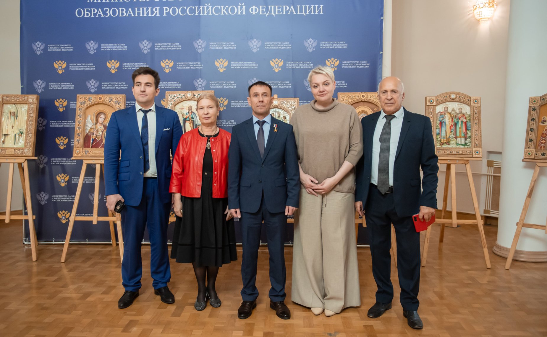 Юрий Нимченко открыл выставку «Небесные покровители Армии и Флота России» в Министерстве науки и высшего образования РФ