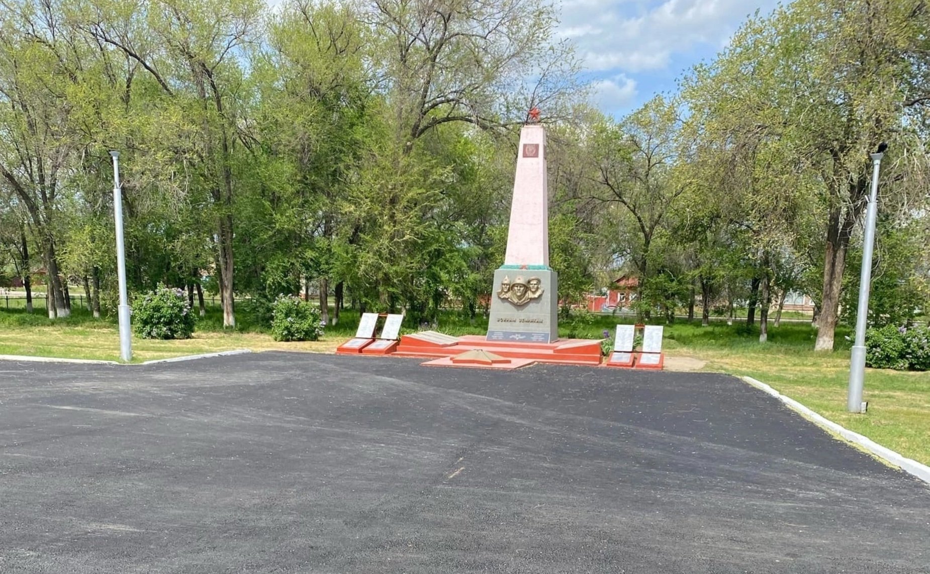 Олег Алексеев проконтролировал ход работ по благоустройству населенных пунктов в Саратовской области