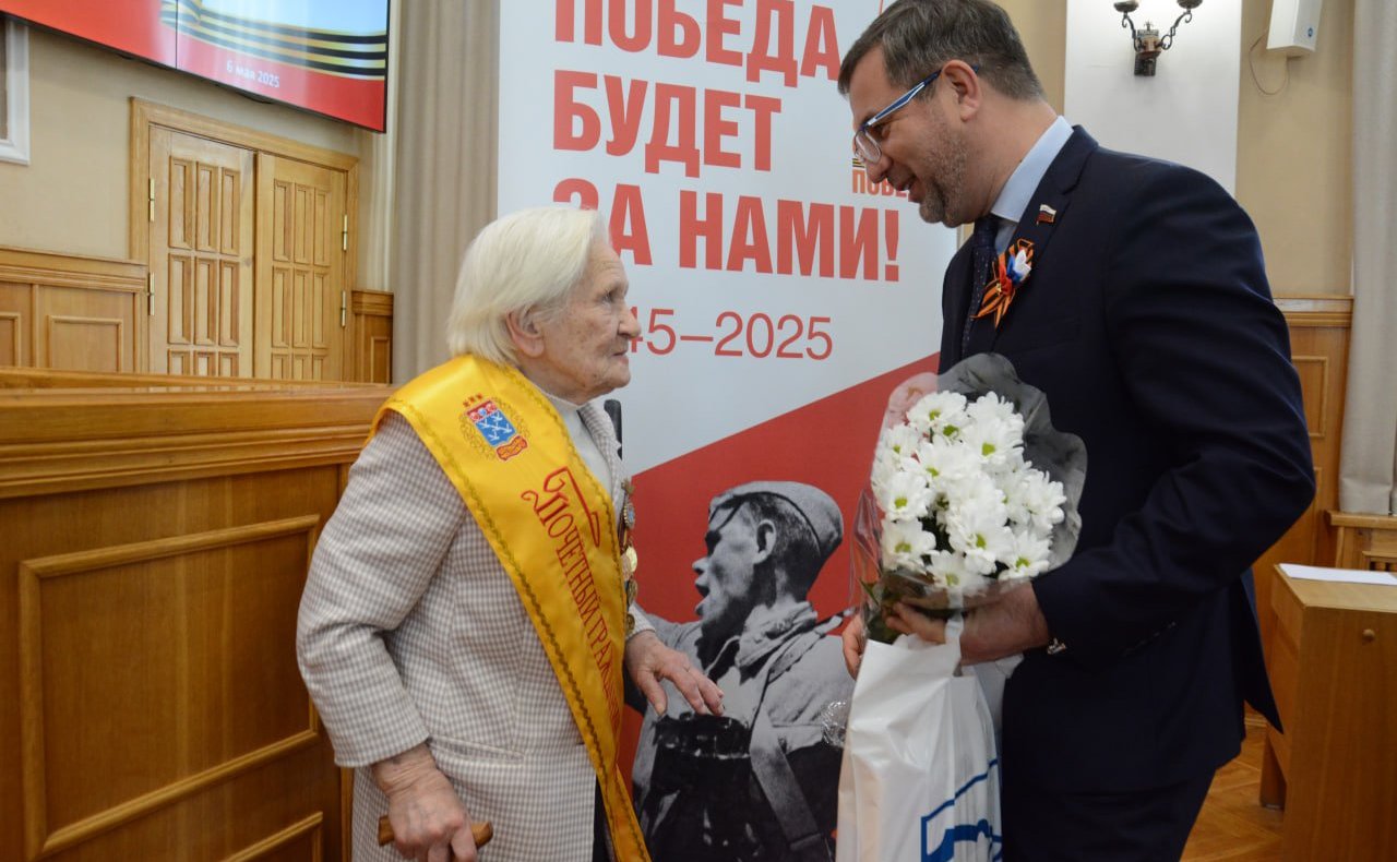 Николай Владимиров поздравил почетных граждан города Чебоксары — участников Великой Отечественной войны
