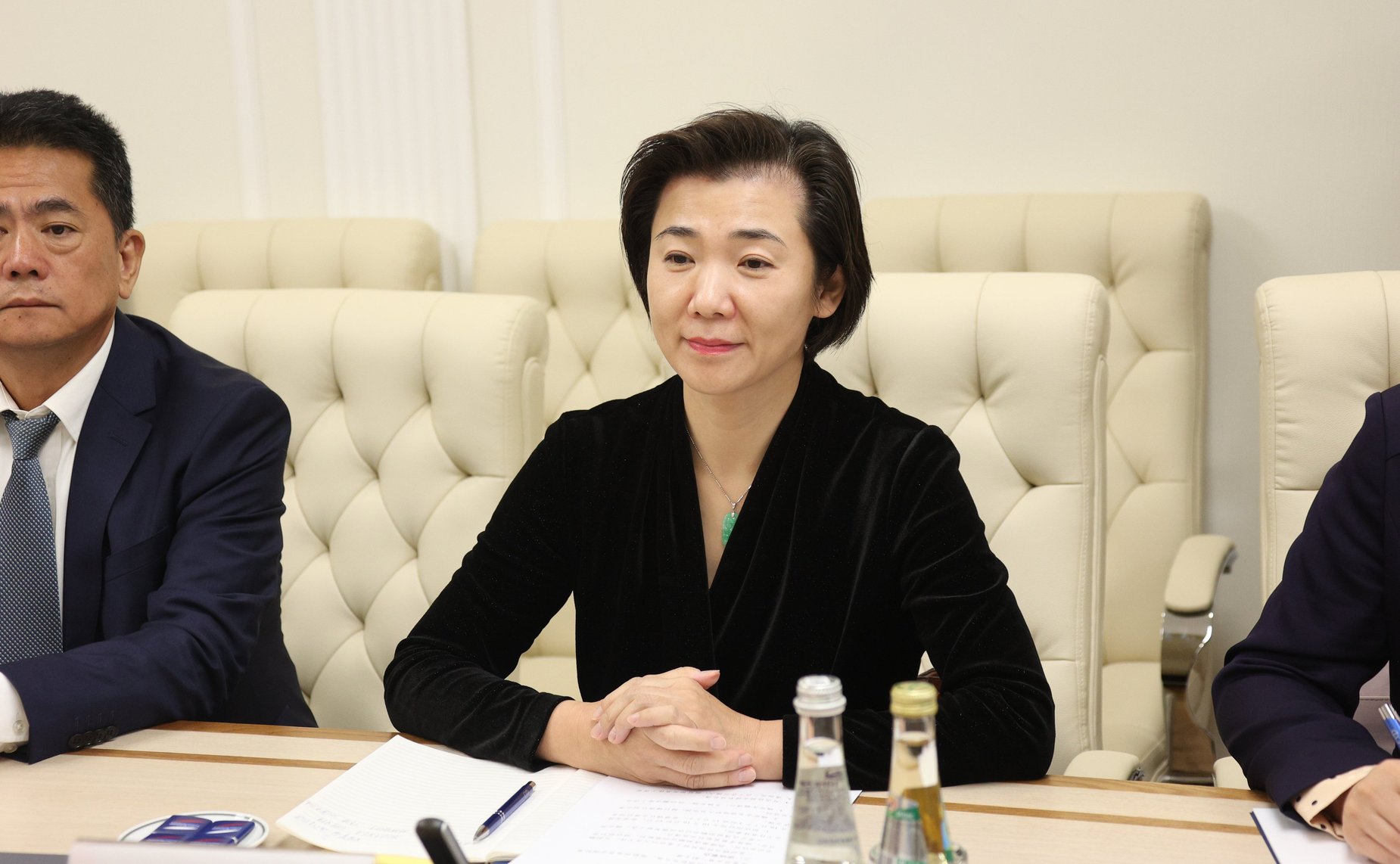 Встреча первого заместителя председателя Комитета СФ по международным делам Андрея Денисова с делегацией Канцелярии по иностранным делам Народного правительства провинции Ляонин (КНР) во главе с руководителем канцелярии