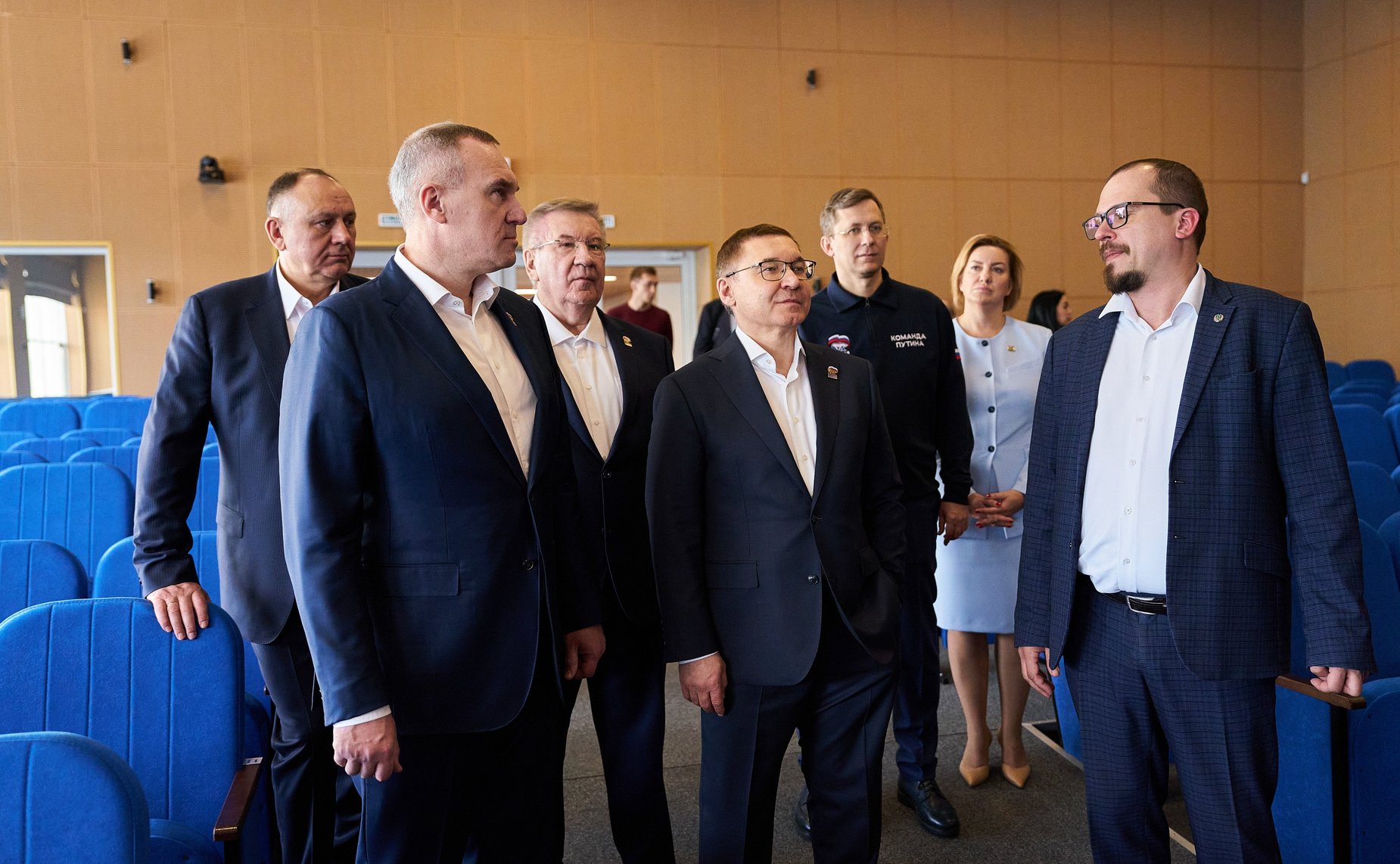 Первый заместитель Председателя СФ Владимир Якушев и губернатор Ханты-Мансийского автономного округа — Югры Руслан Кухарук посетили школу и новый корпус Югорского физико-математического IT-лицея в столице ХМАО Югре