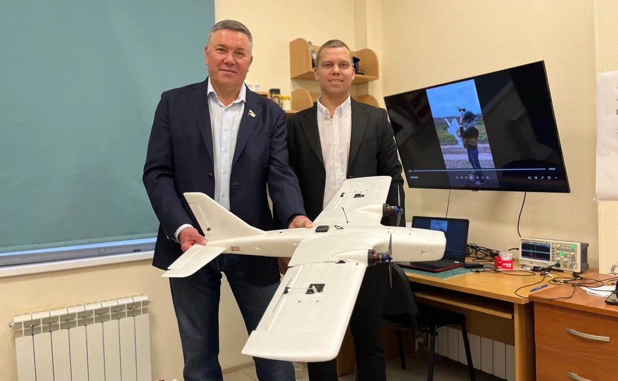 Олег Кувшинников посетил вологодскую компанию, производящую беспилотники для нужд лесного хозяйства