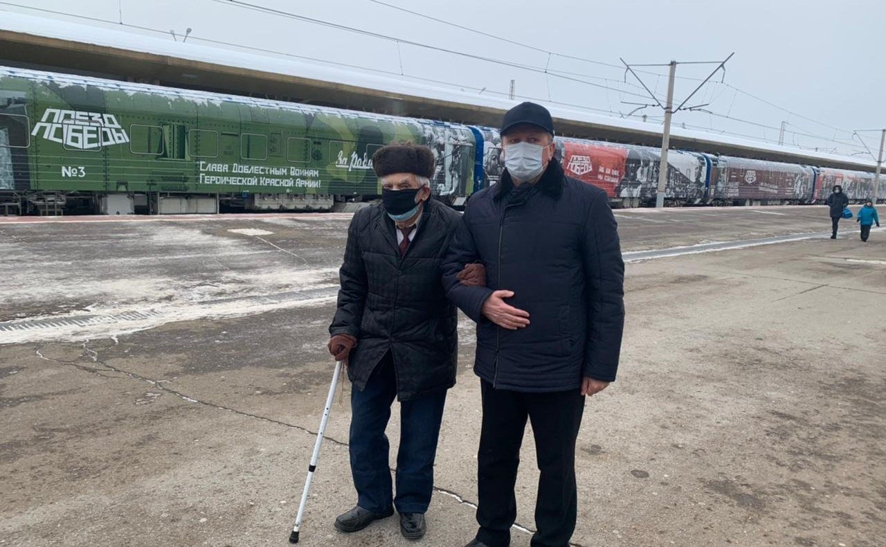 Сергей Березкин вместе с ветераном Великой Отечественной войны Владимиром Задворочным посетил передвижной музей «Поезд Победы» в Ярославле