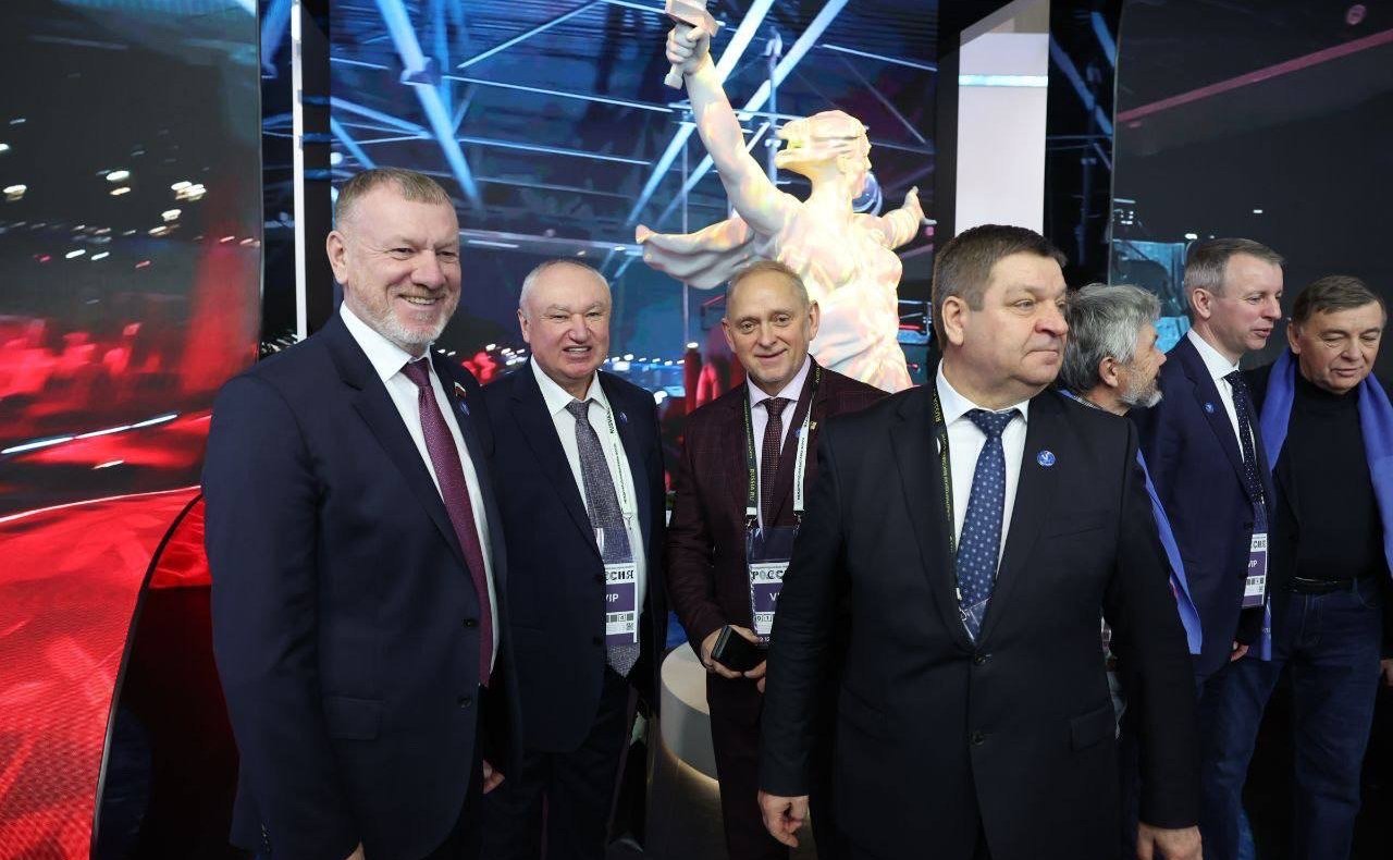 Сергей Горняков и Николай Семисотов в составе делегации региона приняли участие в торжественном открытии Дня Волгоградской области на Международной выставке-форуме «Россия», проходящей на ВДНХ