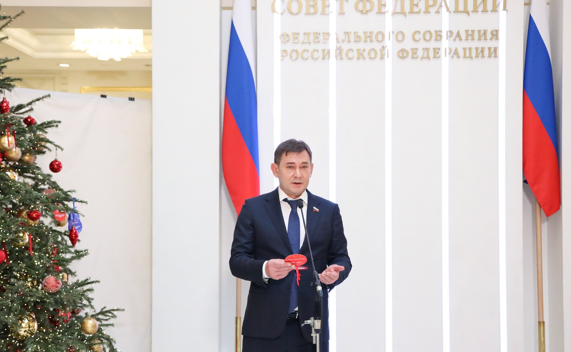 Владимир Нетёсов исполнил мечту юной жительницы Воронежа с «Елки желаний»