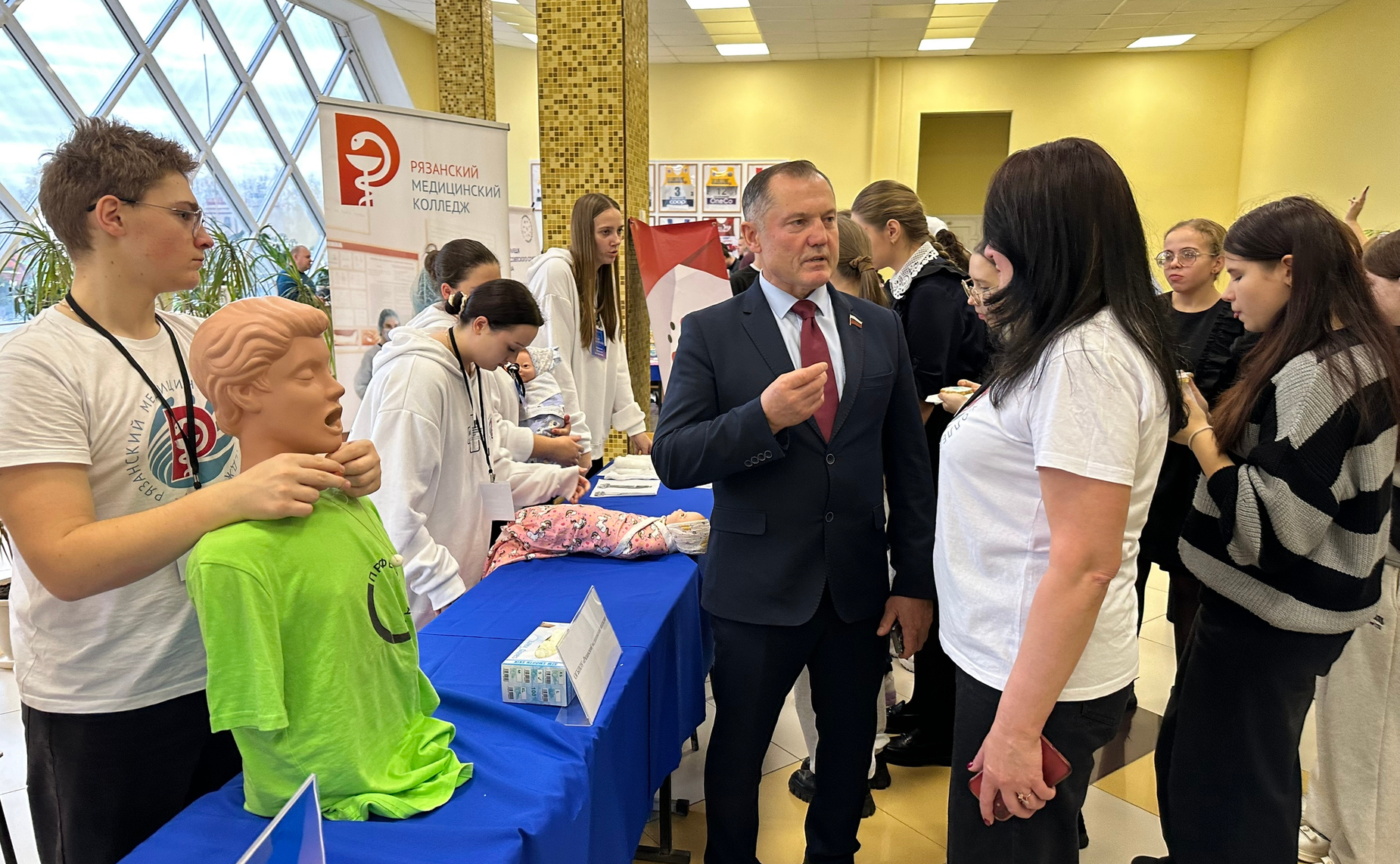 Игорь Мурог принял участие в ярмарке учебных мест «Я выбираю будущее» в Ряжском округе