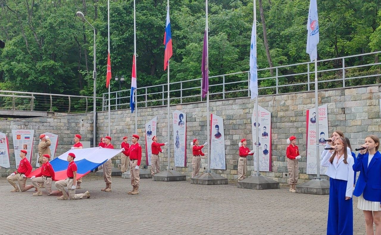 Александр Ролик совместно с Губернатором Приморья Олегом Кожемяко принял участие в торжественной церемонии открытия филиала Всероссийского детского центра «Океан» — Центра воспитательных технологий «Маяк»