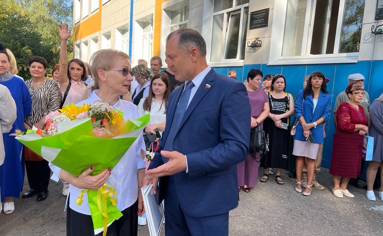 Игорь Мурог принял участие в торжественных мероприятиях, приуроченных ко Дню знаний, в Ряжском округе и Александро-Невском районе