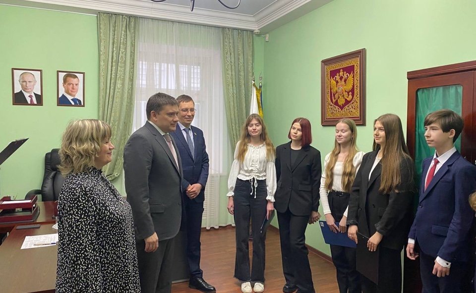 Николай Журавлев и Сергей Калашник приняли участие в прошедшей в регионе церемонии награждения победителей Всероссийской детской творческой школы-конкурса «Портрет твоего края»