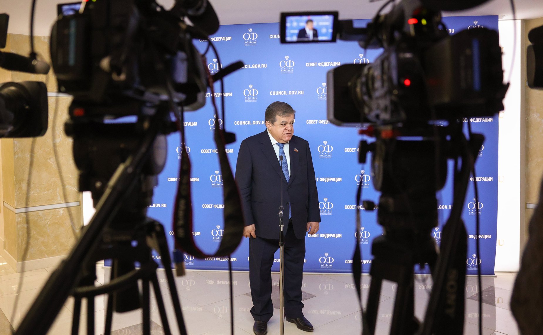 Пресс-подход по итогам заседания Комиссии Совета Федерации по защите государственного суверенитета и предотвращению вмешательства во внутренние дела Российской Федерации