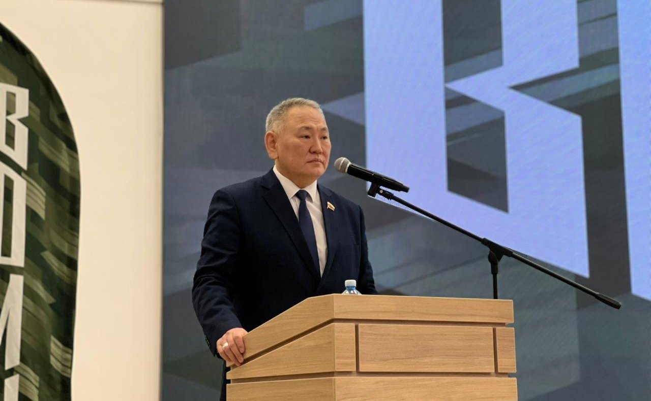 Сахамин Афанасьев в рамках региональной недели посетил итоговое заседание якутского филиала Военно-патриотического центра «Воин»