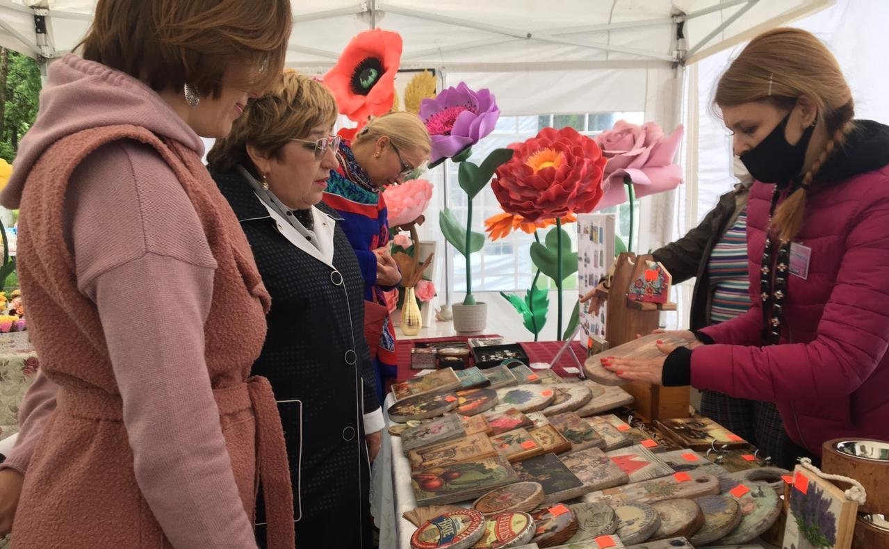 Ольга Хохлова приветствовала участников и гостей фестиваля творчества и ремёсел «Реки-Руки», состоявшегося во Владимире