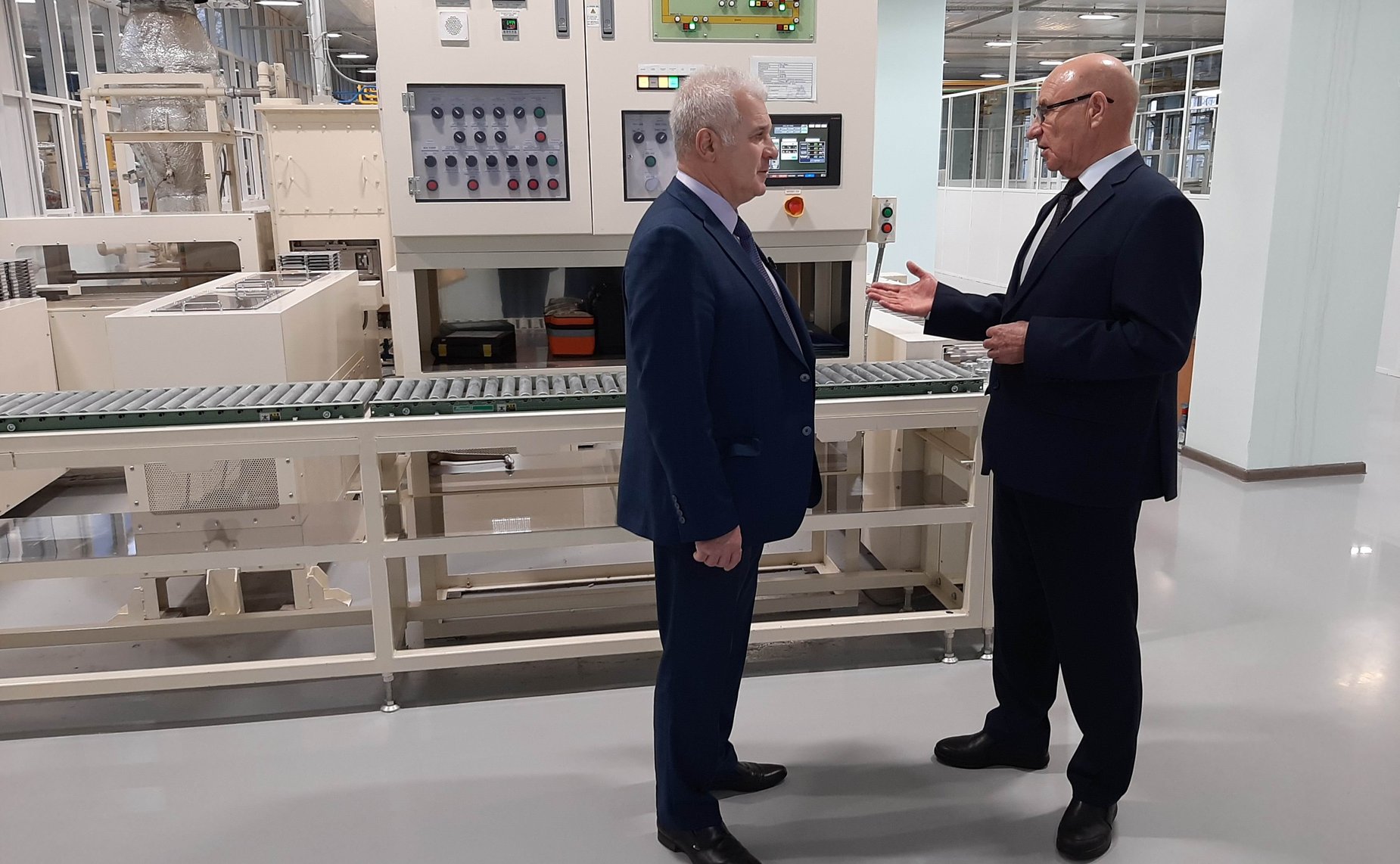 С. Мартынов посетил завод полупроводниковых приборов в Йошкар-Оле