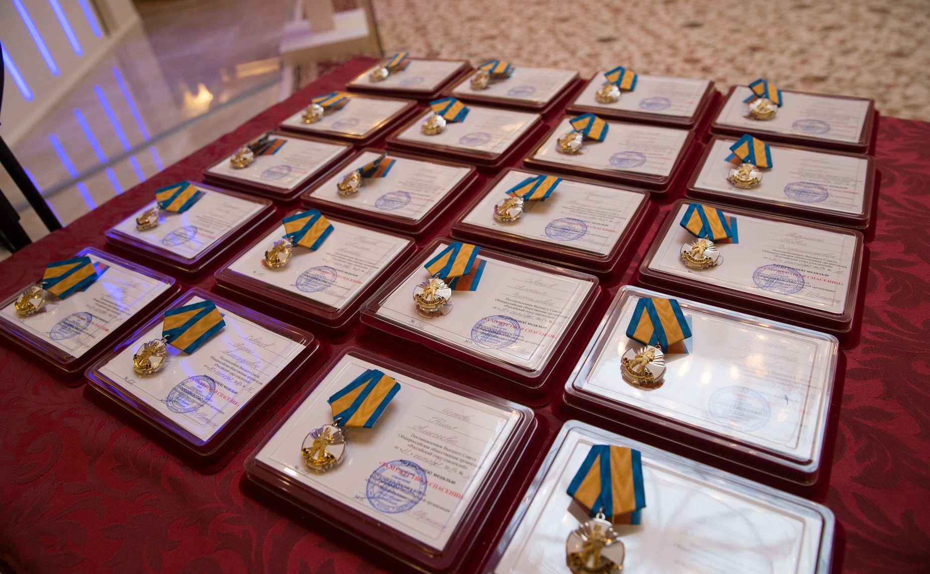 Торжественная церемония награждения и чествования детей и подростков, проявивших личное мужество в экстремальных ситуациях