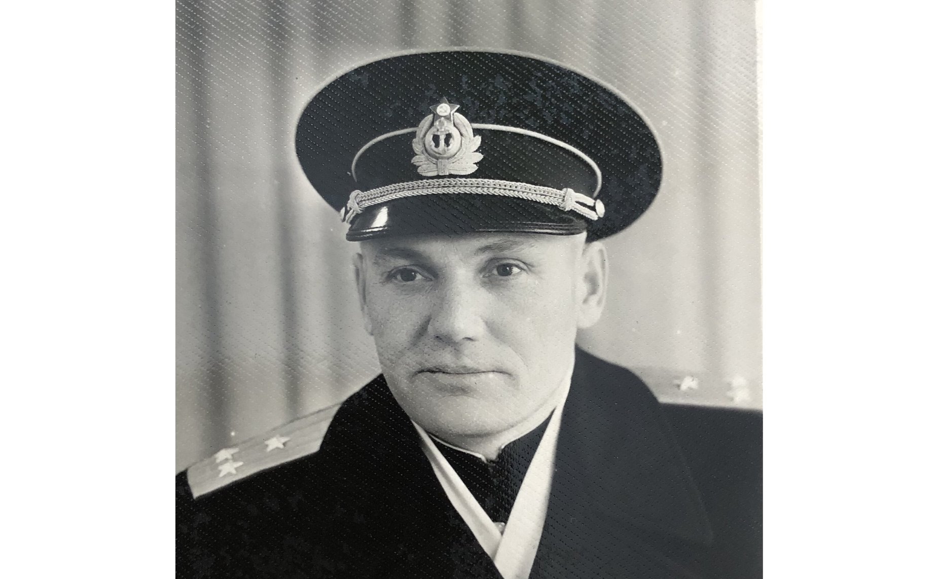 Ковалев Иван Спиридонович. Полковник авиации. Участвовал в Великой Отечественной войне. Награжден орденом «Красная Звезда». Прадедушка помощницы сенатора В. Харлова М. Жеребцовой