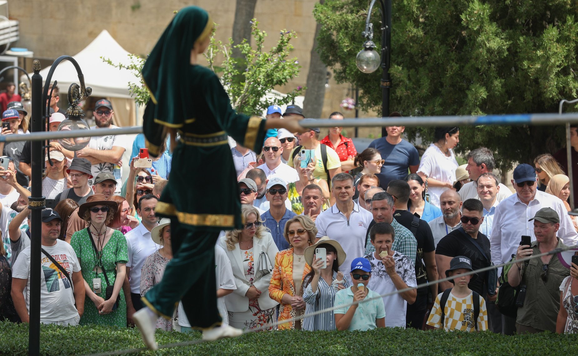 Валентина Матвиенко осмотрела выставку народно-художественных промыслов в Дербенте