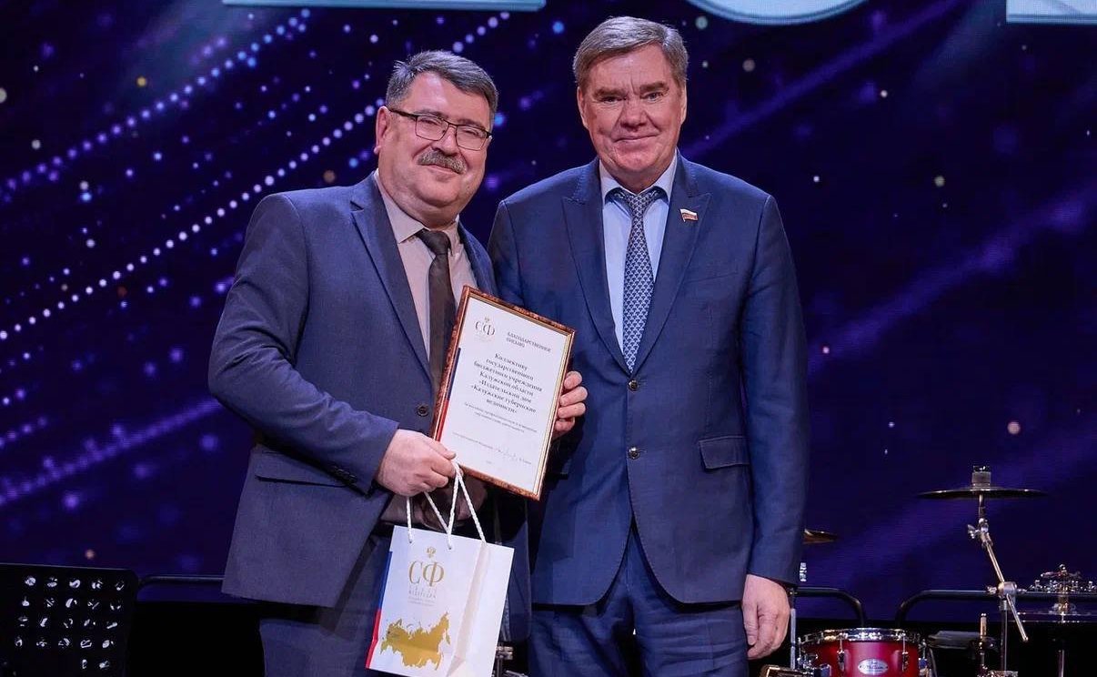 В честь Дня российской печати Александр Савин вручил благодарственные письма представителям СМИ