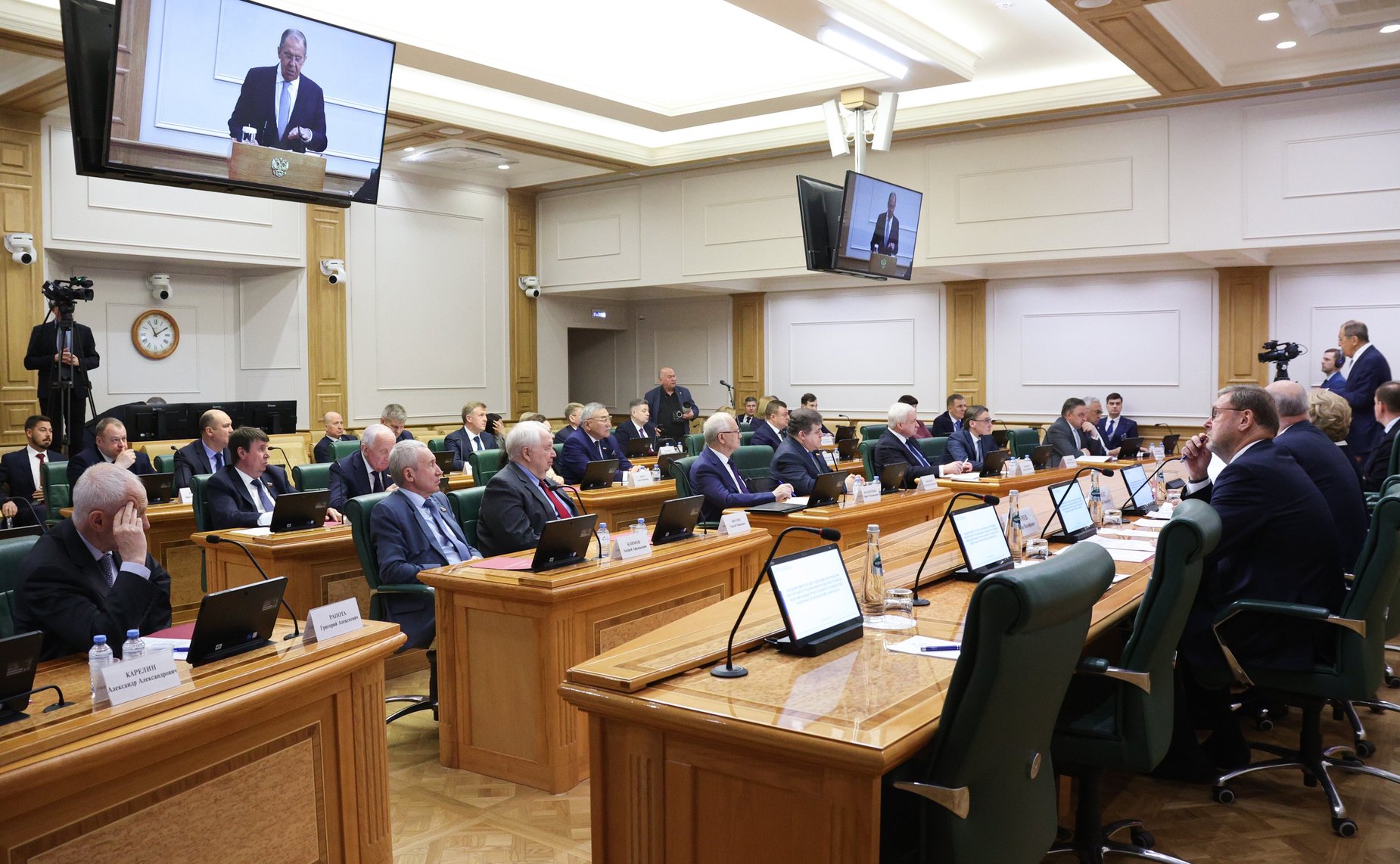 На заседании Комитета СФ по международным делам проведены консультации по предложенной Президентом РФ кандидатуре на должность Министра иностранных дел РФ