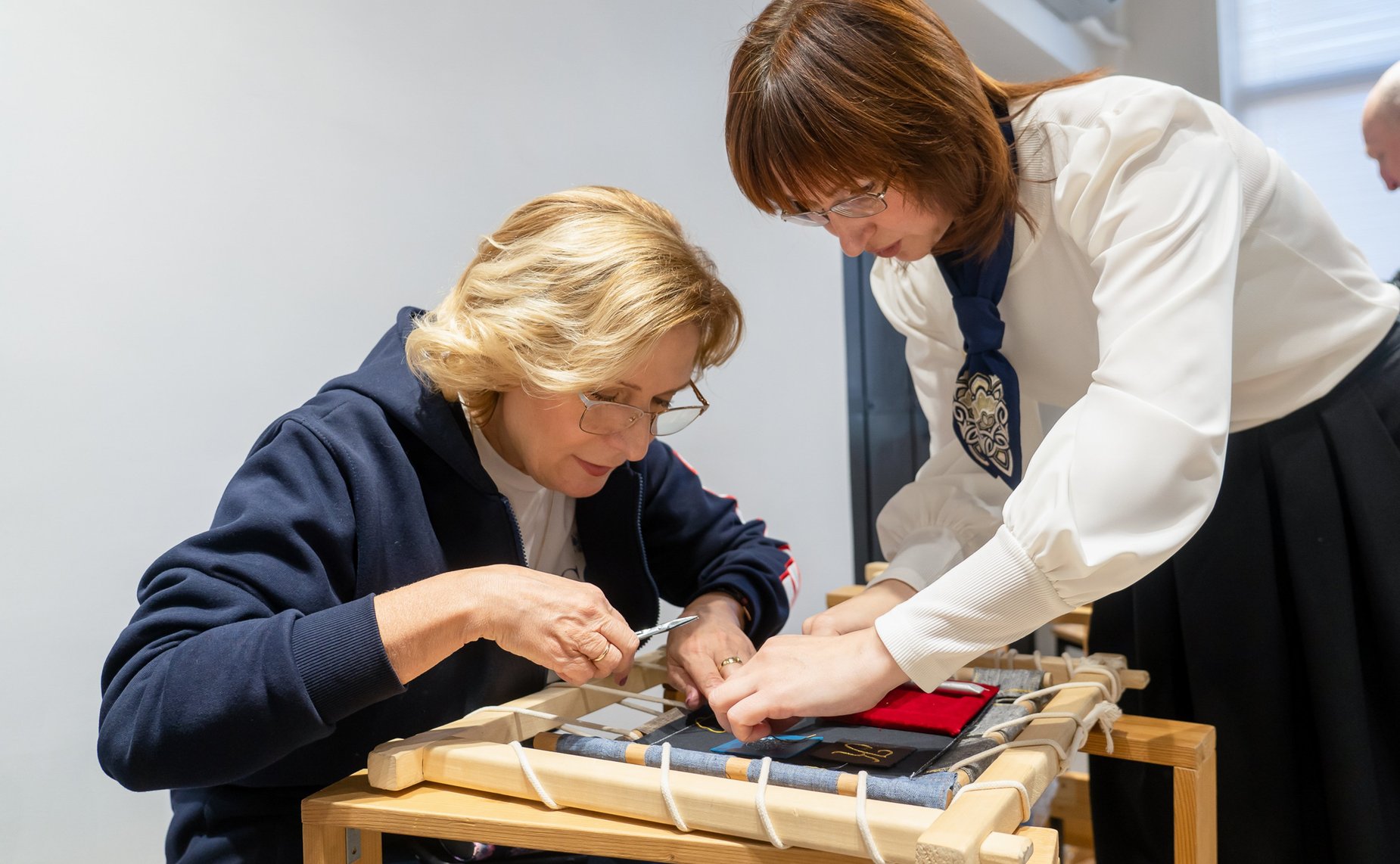 Сенаторы РФ посетили музей «Золотного шитья» (г. Торжок) и обсудили вопросы сохранения и развития народных художественных промыслов