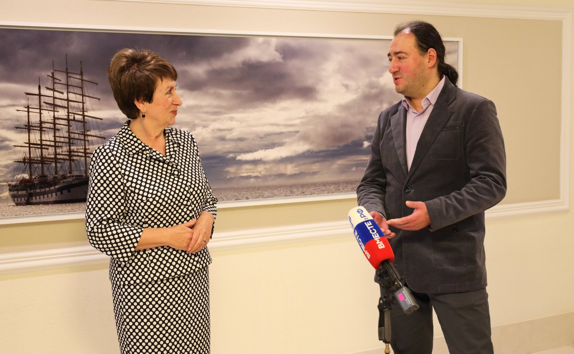 В Совете Федерации открыта экспозиция работ Павла Еськова «Крымское солнце»