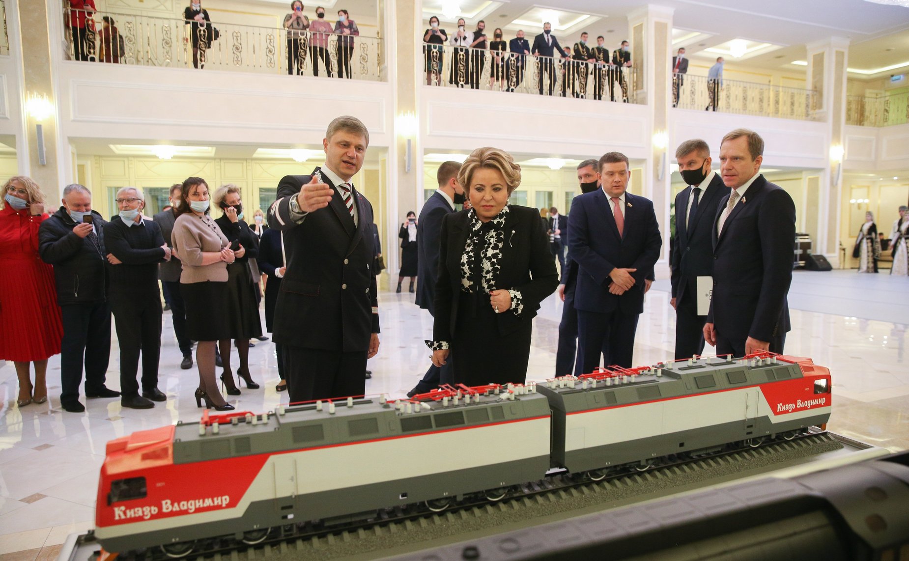 Валентина Матвиенко и генеральный директор – председатель правления ОАО «РЖД» Олег Белозеров приняли участие в церемонии открытия второго пути на участке Тыя – Северобайкальск Байкало-Амурской магистрали