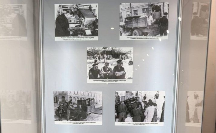 Екатерина Алтабаева ознакомилась с выставкой, посвященной фронтовым корреспондентам, которые работали в осажденном Севастополе в 1941–42 годах