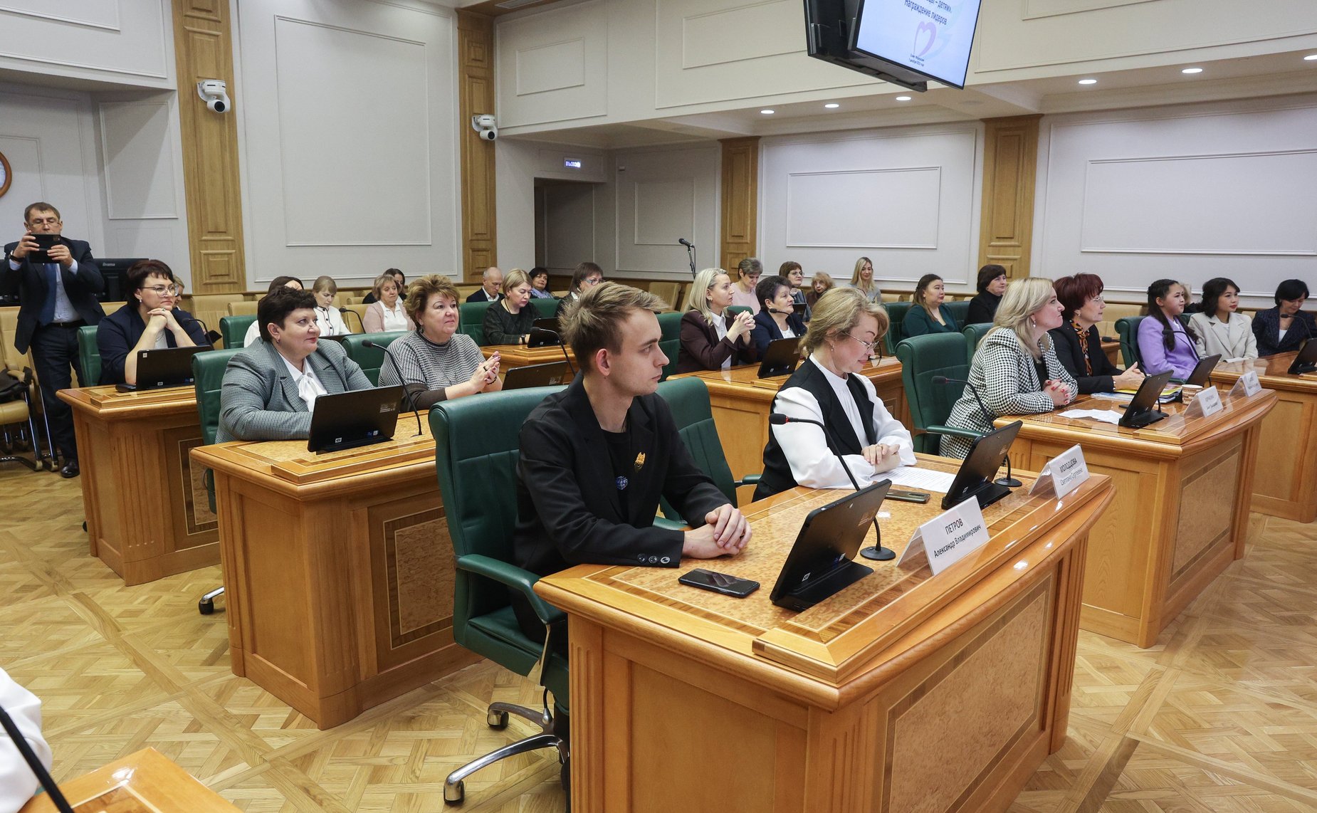 В Совете Федерации наградили лидеров ХII Всероссийской акции «Добровольцы – детям»