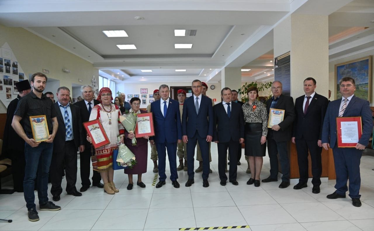 Анатолий Артамонов в рамках рабочей поездки в Калужскую область принял участие в церемонии открытия новой экспозиции историко-краеведческого музея в селе Красное Хвастовичского района