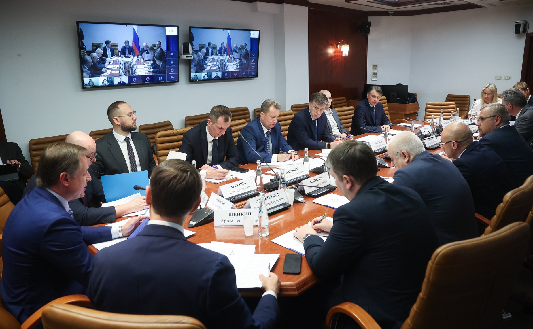 Заседание секции «Цифровая трансформация транспорта» на тему «Обсуждение концепций логистического проекта-международного транспорта БАС-Хаба с применением беспилотных летательных аппаратов между Россией и Китаем»