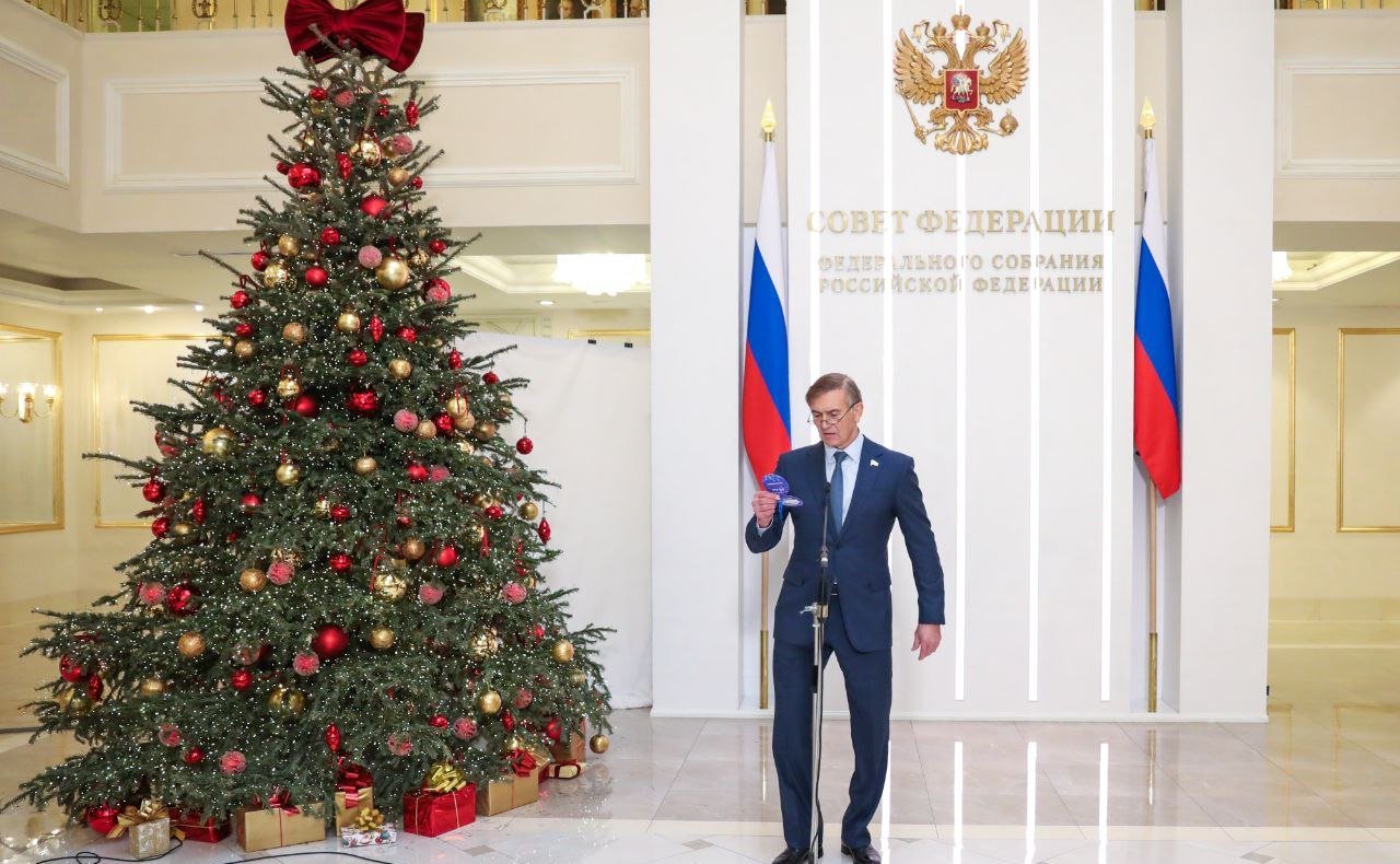 Александр Брыксин присоединился к благотворительному проекту «Ёлка желаний»