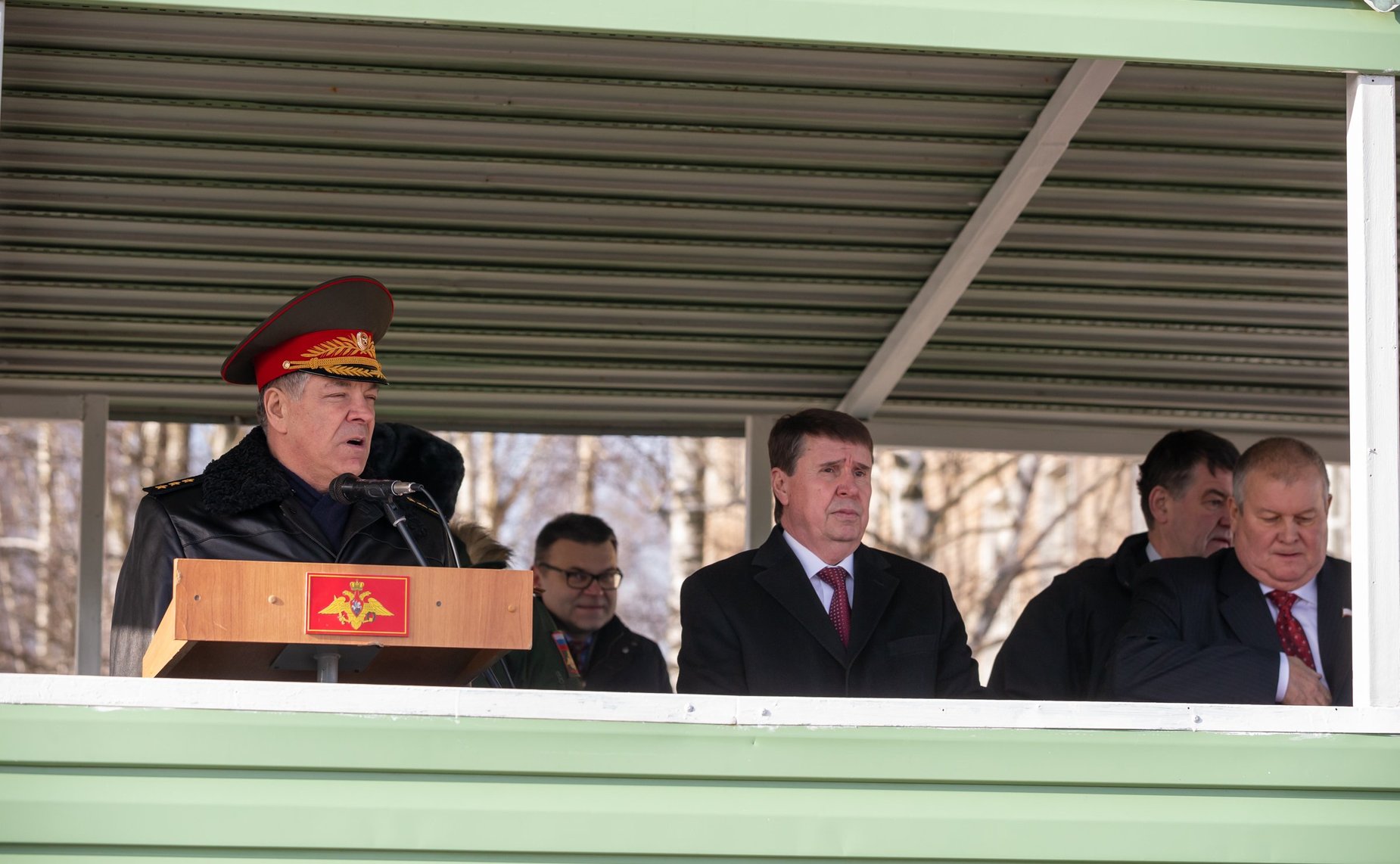 Встреча воинов гвардейского самоходного артиллерийского Симферопольского Краснознамённого орденов Суворова, Кутузова и Александра Невского полка с делегацией крымских шефов