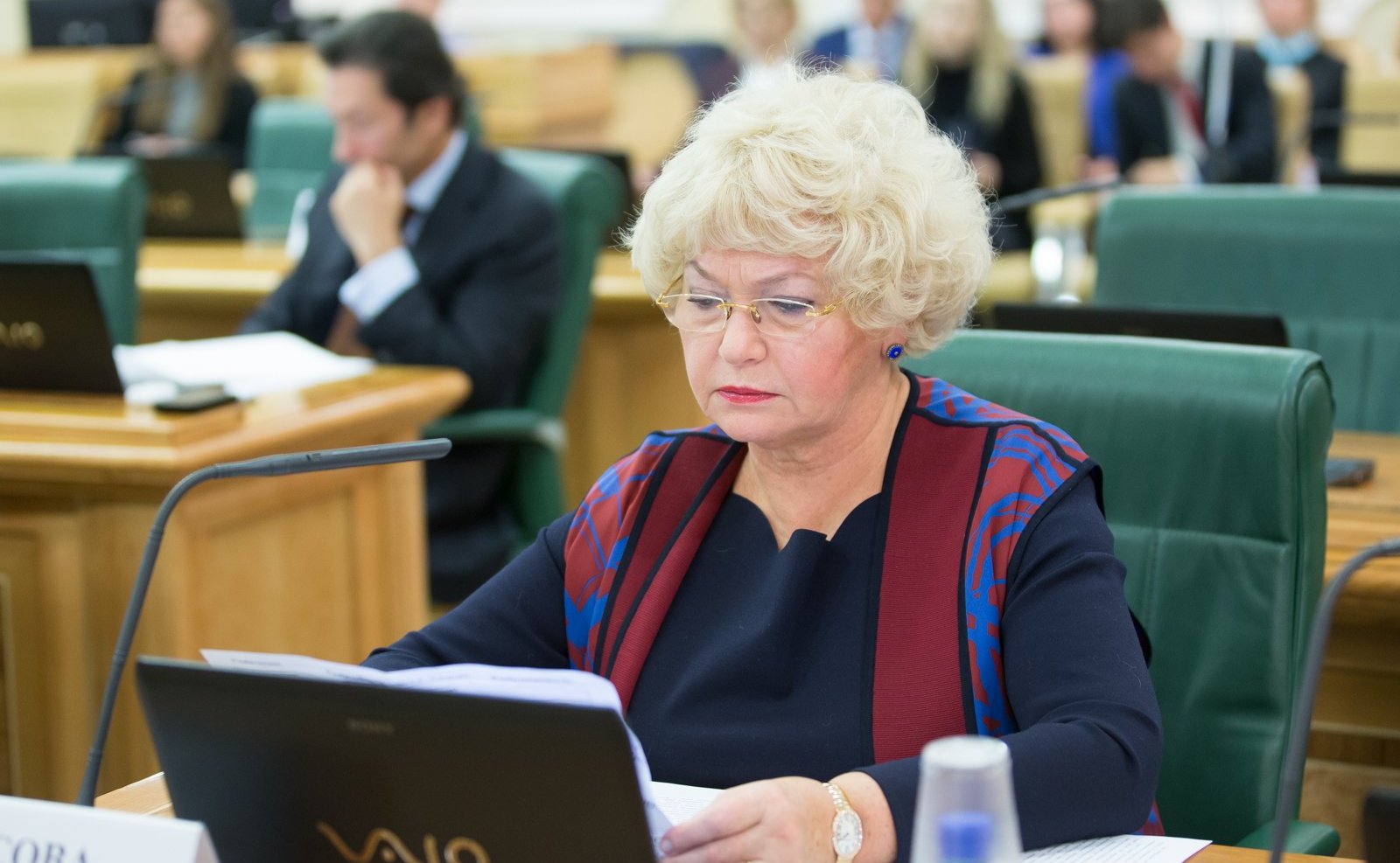 Л. Нарусова