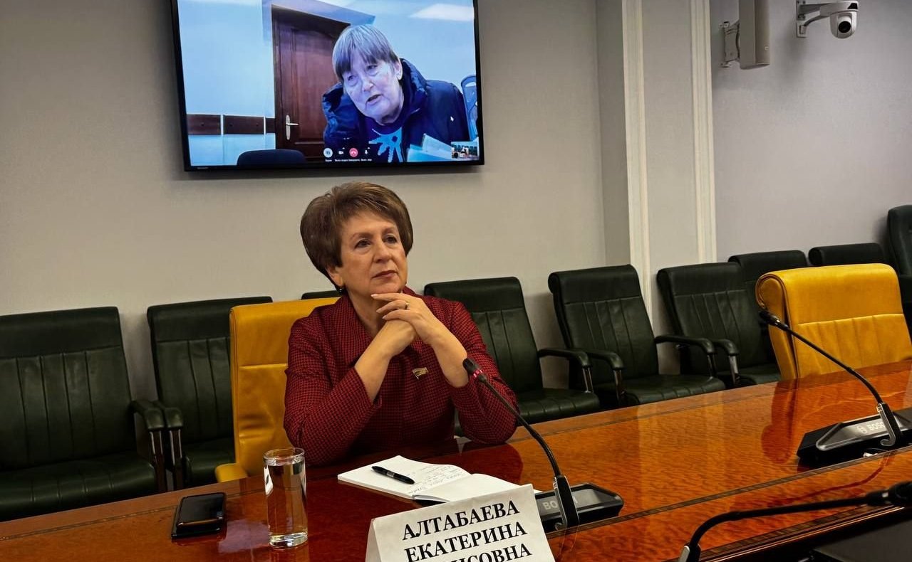 Екатерина Алтабаева провела приём граждан в режиме видеосвязи по вопросам социальной поддержки