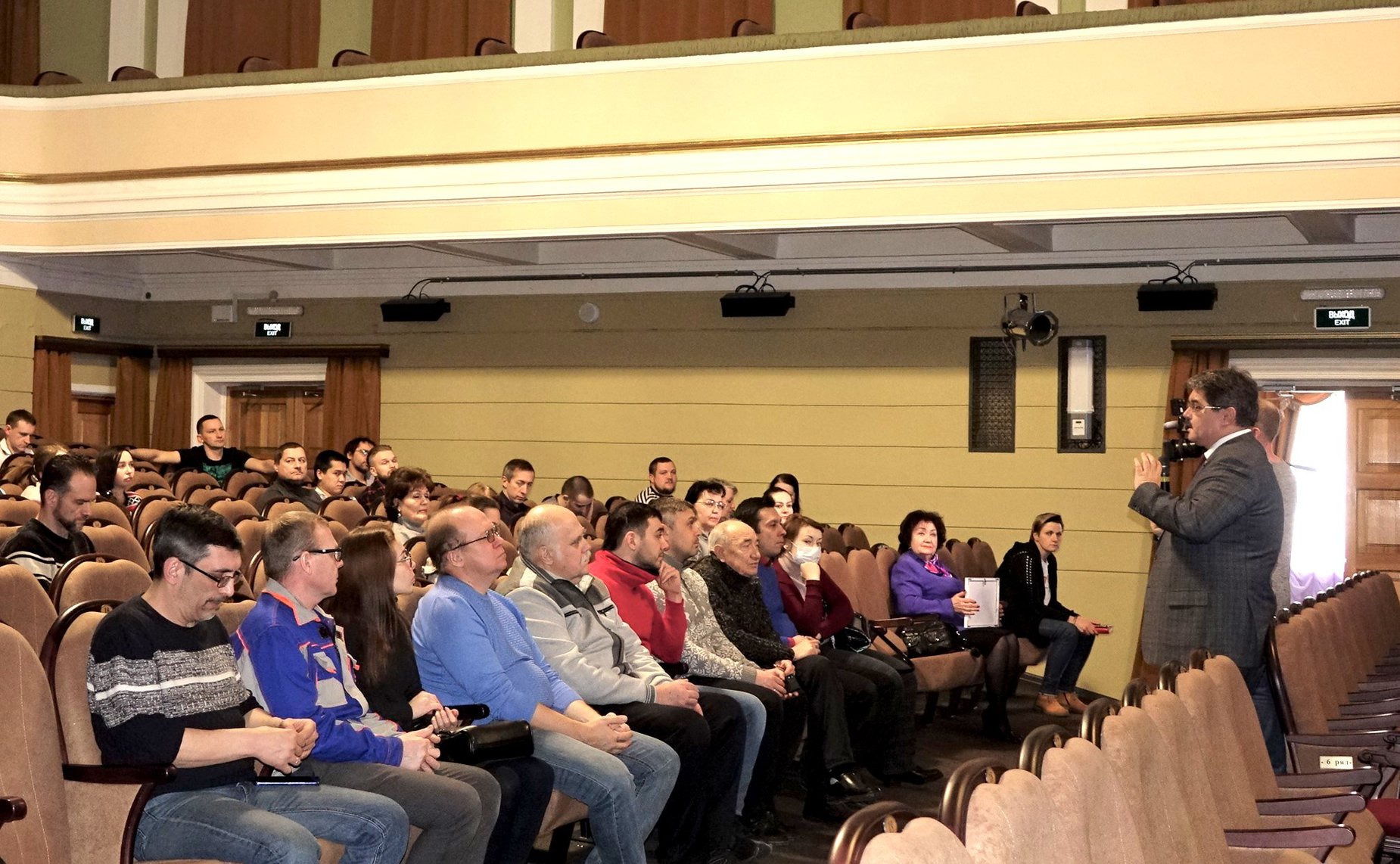 Анатолий Широков провел встречу с работниками культурной сферы колымской столицы