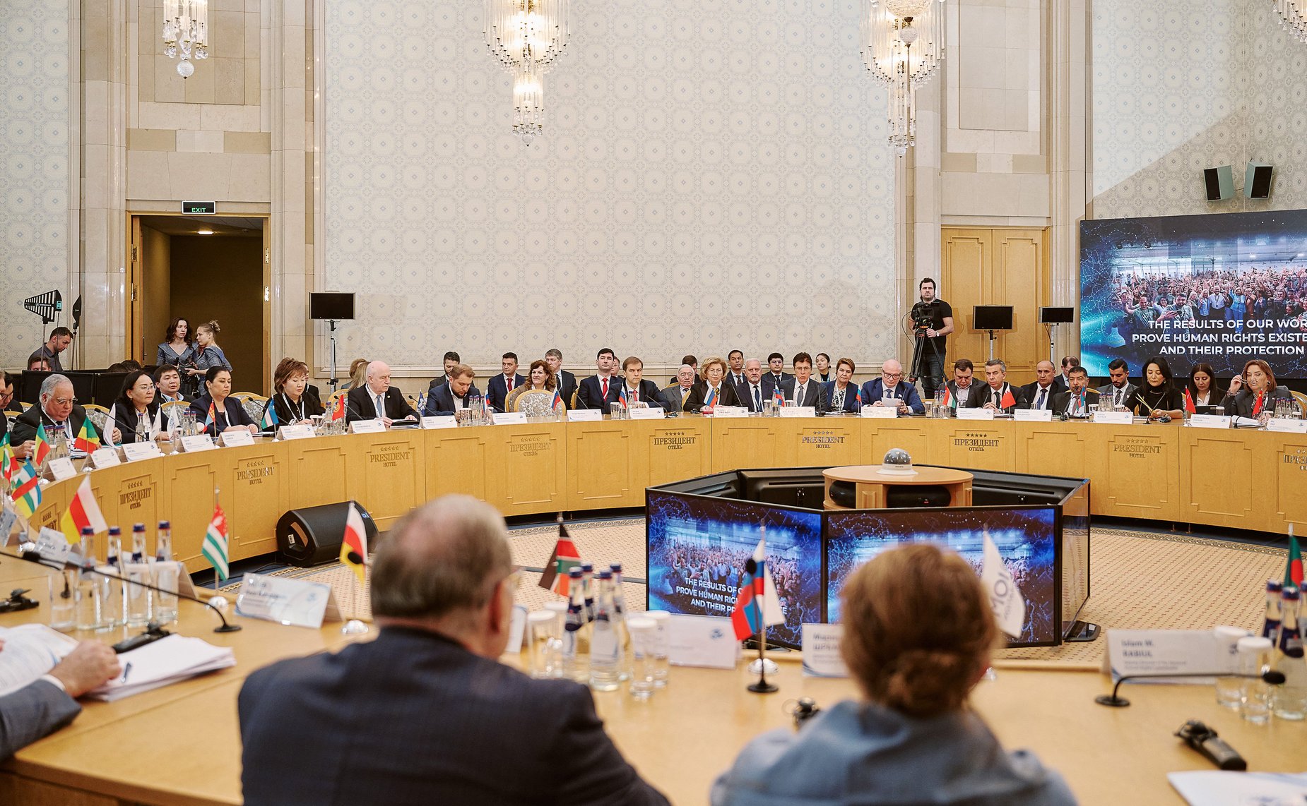 Председатель Комитета СФ по конституционному законодательству и государственному строительству Андрей Клишас принял участие в VII Международной научно-практической конференции «Проблемы защиты прав человека: обмен лучшими практиками омбудсменов»