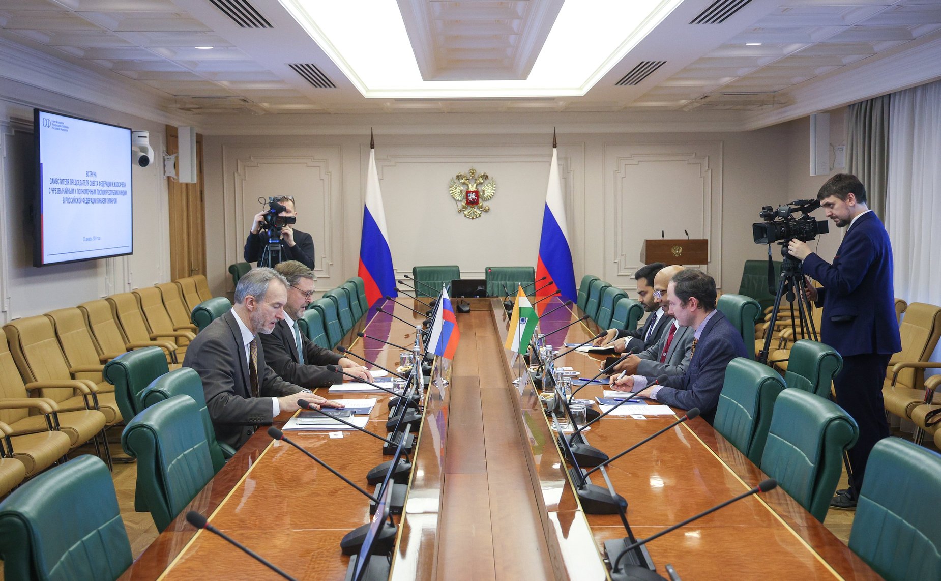 Встреча заместителя Председателя Совета Федерации Константина Косачева с Чрезвычайным и Полномочным Послом Республики Индии в РФ Винаем Кумаром