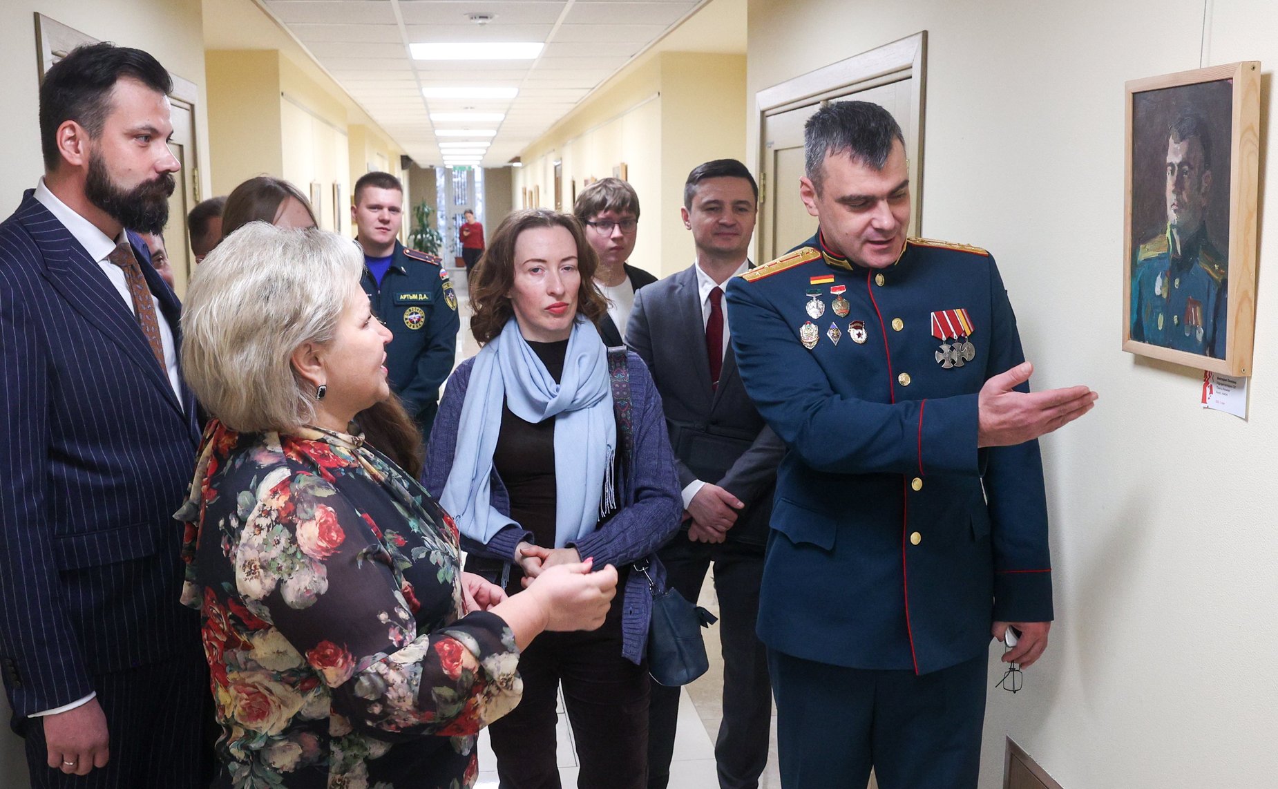 В Совете Федерации состоялось торжественное открытие выставки живописи и графики «Образ защитника»