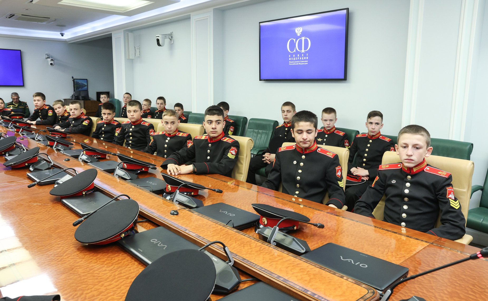 Встреча сенатора РФ Дмитрия Перминова с учащимися Суворовского училища