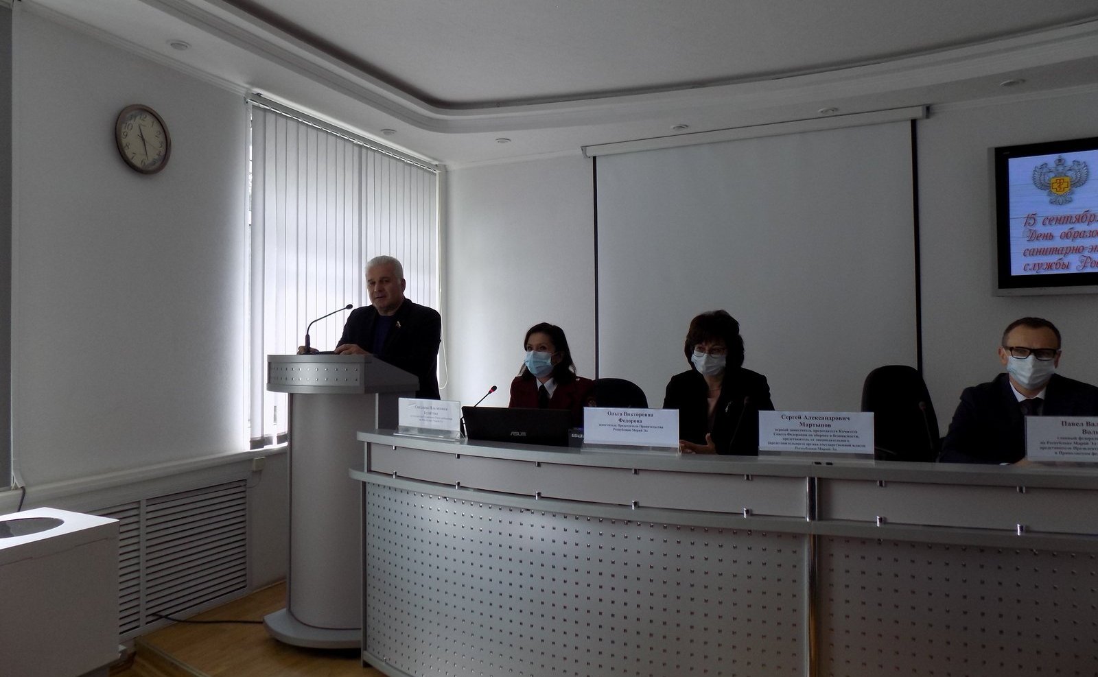 Сергей Мартынов посетил ООО «НПФ «Геникс», который специализируется на разработке и производстве дезинфицирующих жидкостей, используемых для уборки помещений