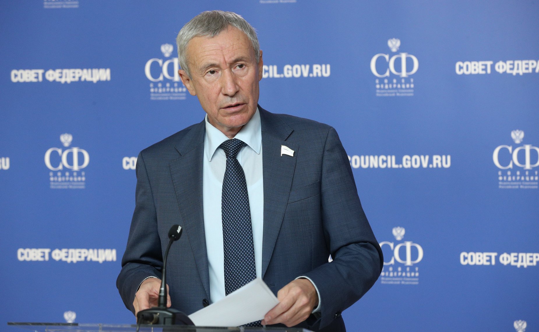 Брифинг председателя Временной комиссии СФ по защите государственного суверенитета и предотвращению вмешательства во внутренние дела РФ Андрея Климова