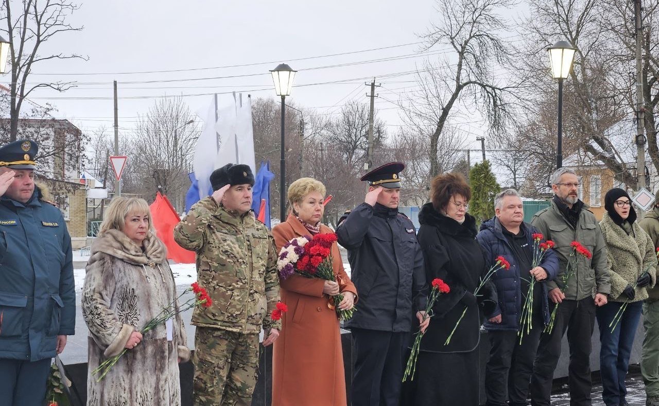 Ольга Бас в ЛНР приняла участие в открытии обновленного мемориала участникам Великой Отечественной войны