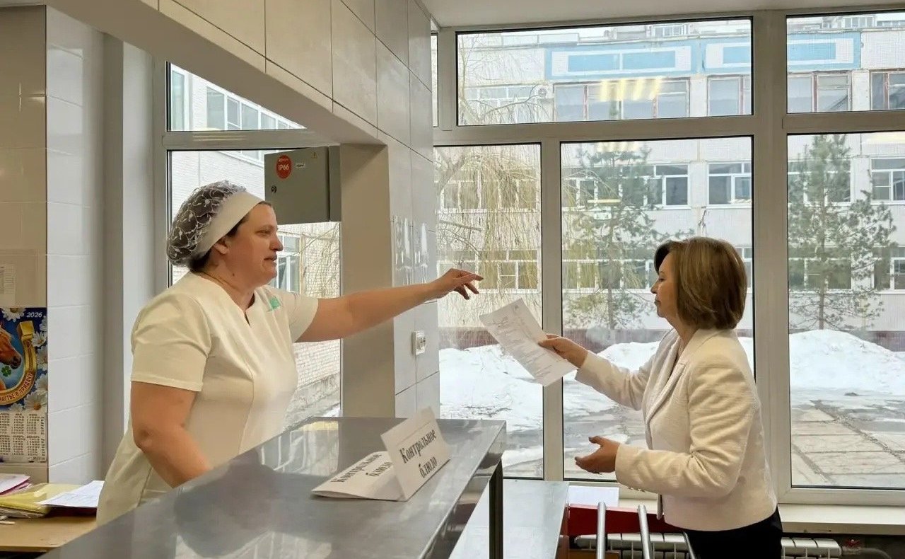 Марина Сидухина оценила организацию школьного питания и медицинского обслуживания в школах Новокуйбышевска