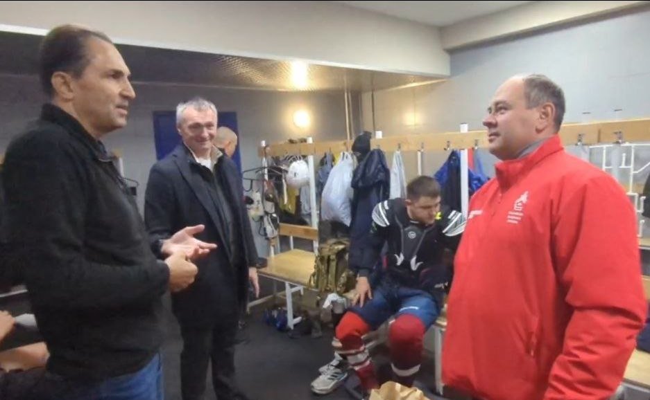 Андрей Хапочкин посетил тренировку сборной Москвы по следж-хоккею
